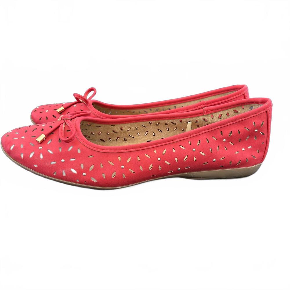 Red Perforated Ballet Flats by White Mountain - size 10